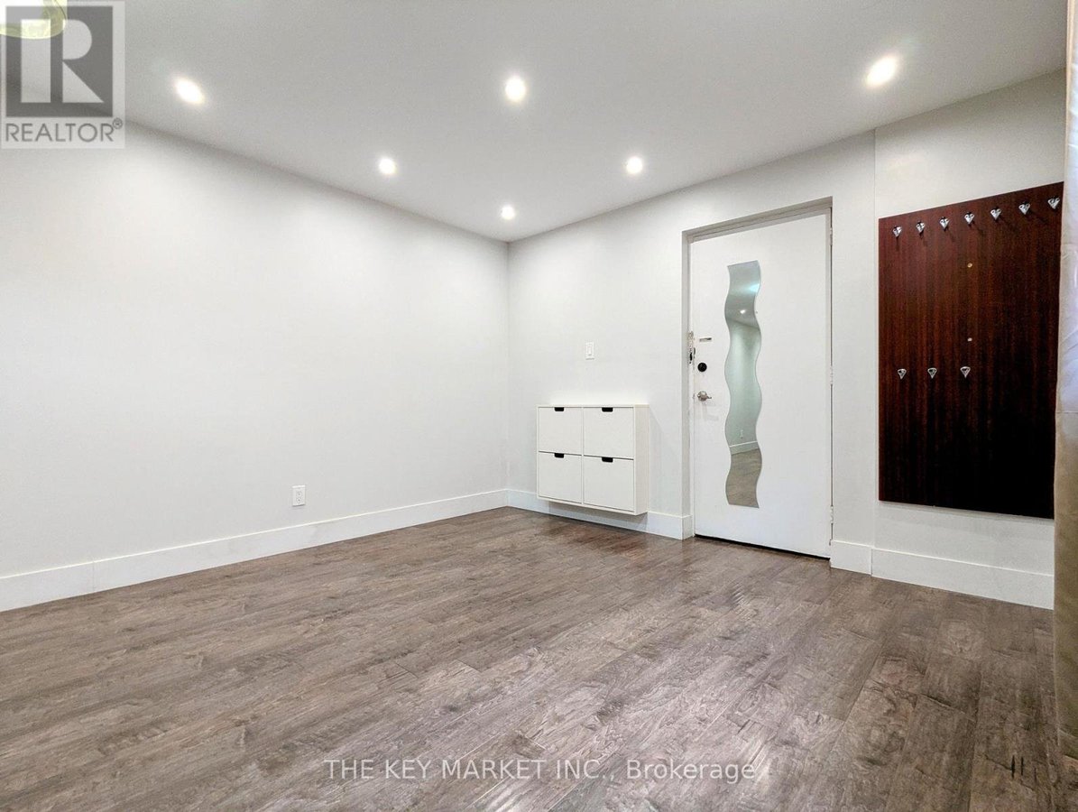 2 - 211 ST CLEMENTS AVENUE - Photo 4