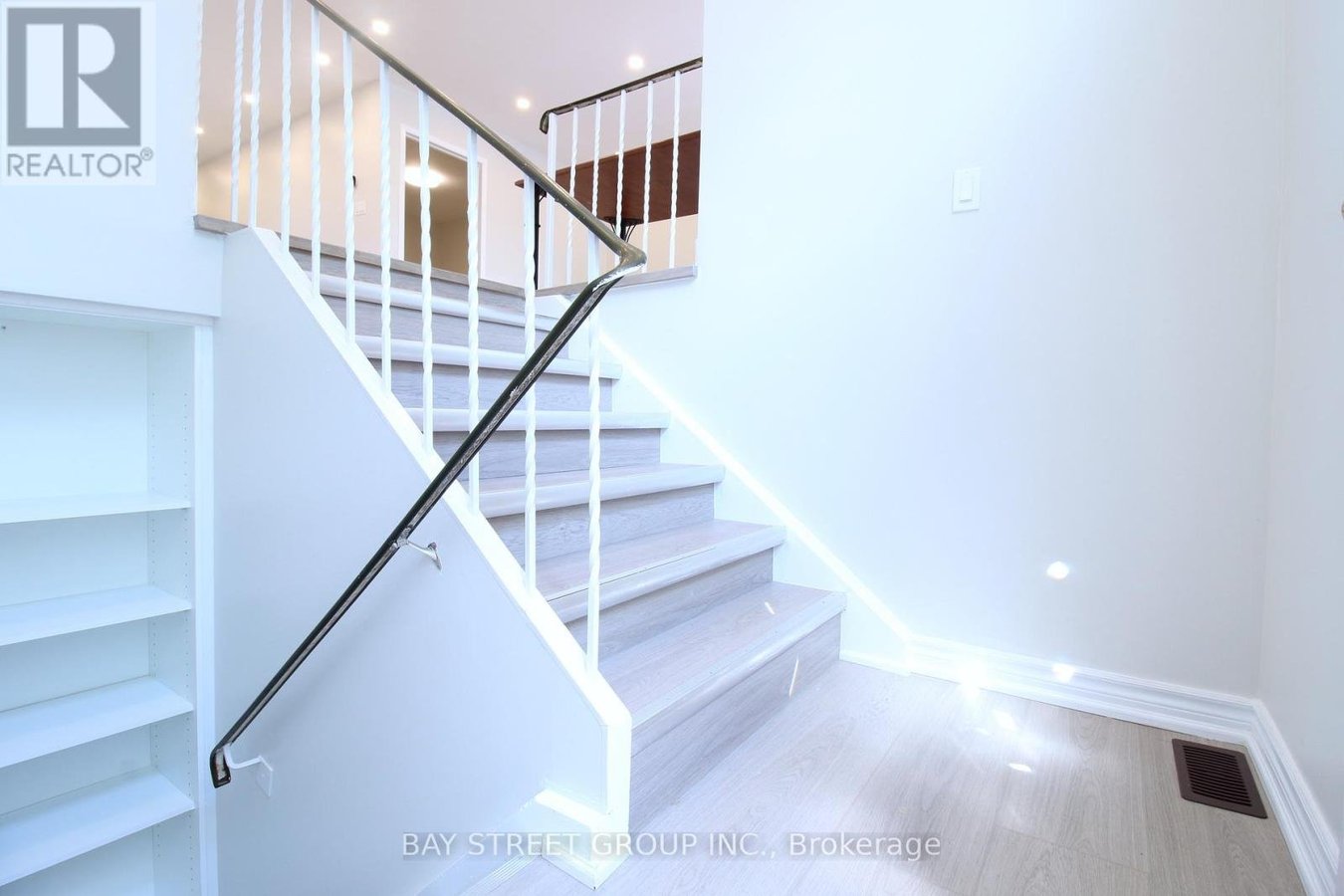 MAIN FLOOR - 117 PINDAR CRESCENT - Photo 7