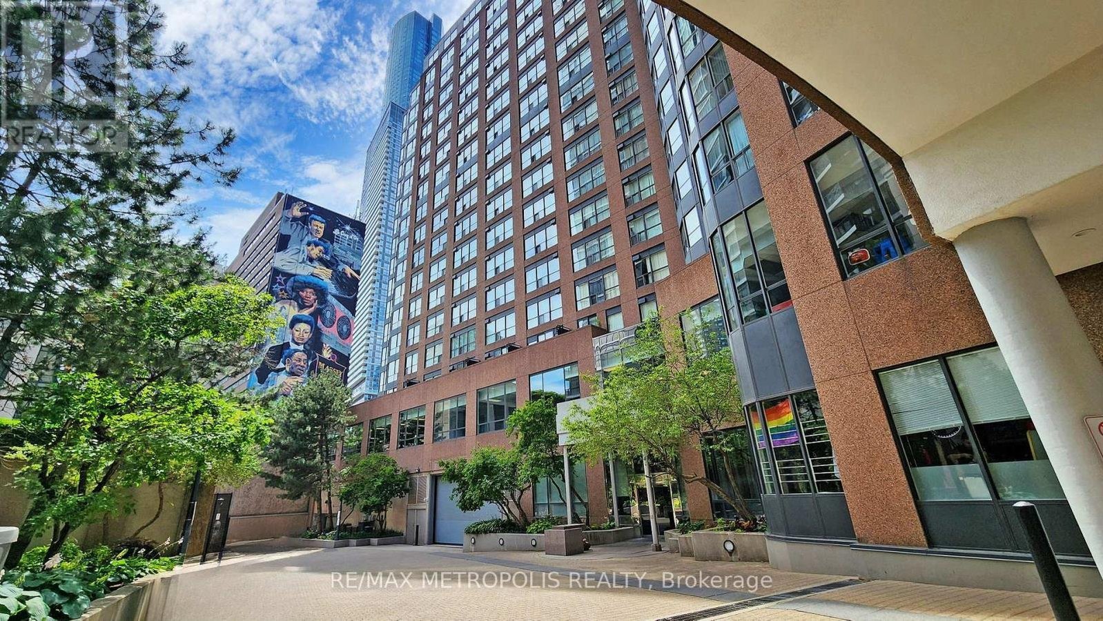 810 - 7 CARLTON STREET - Photo 1