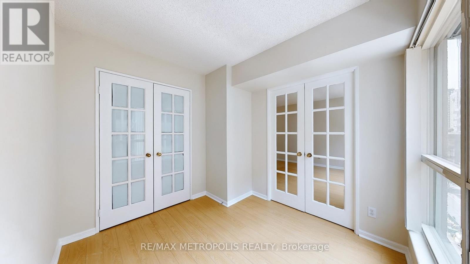 810 - 7 CARLTON STREET - Photo 5