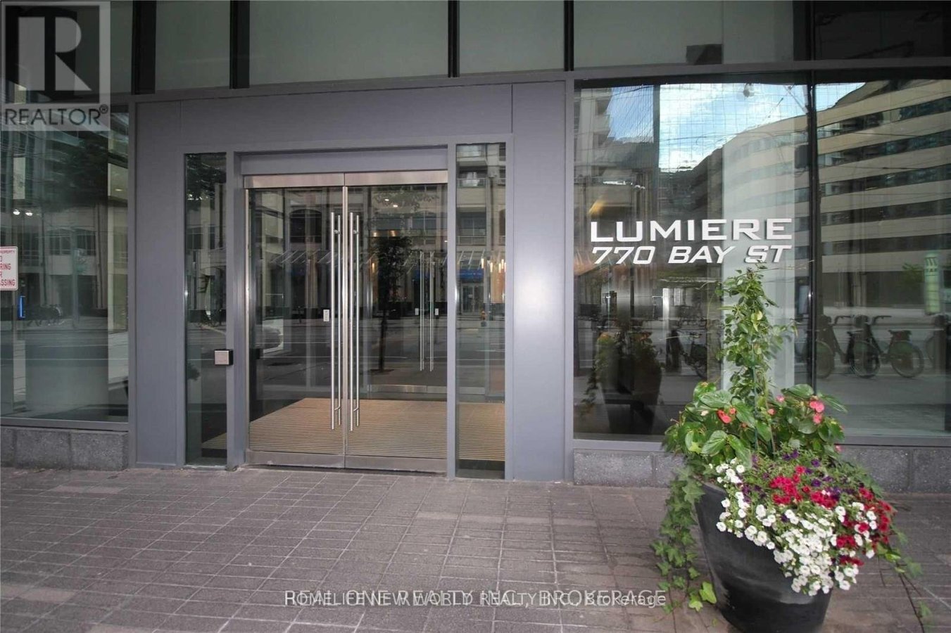2202 - 770 BAY STREET - Photo 1