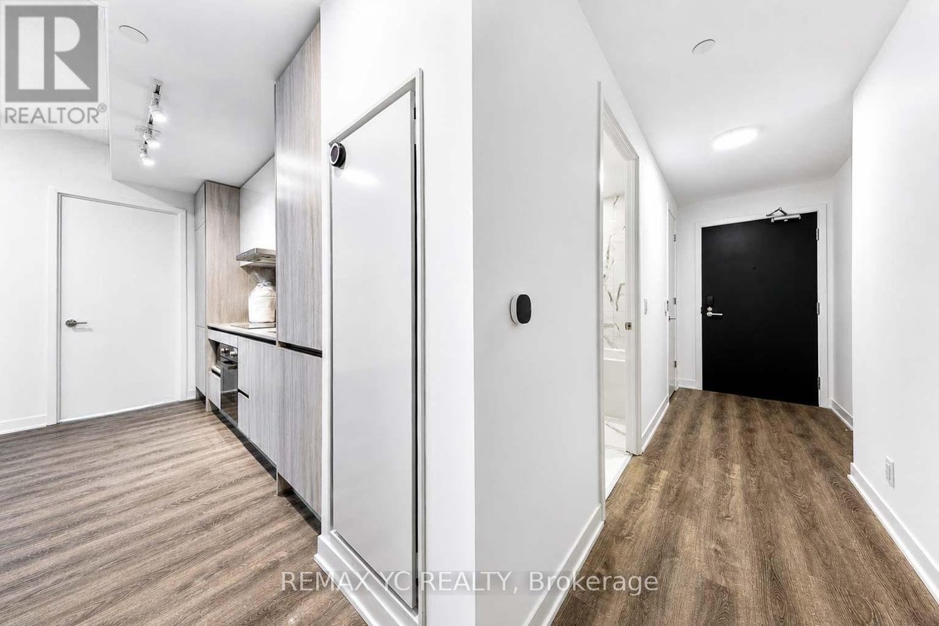 2212 - 180 FRONT STREET E - Photo 2
