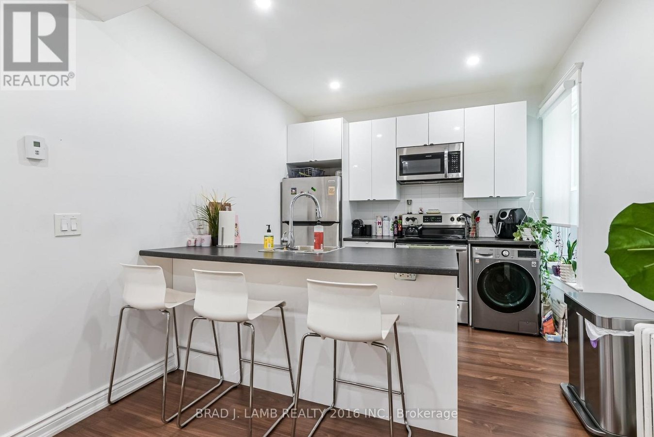 2 - 56 WRIGHT AVENUE - Photo 8