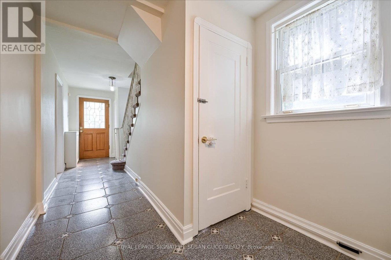 MAIN - 32 MARILYN CRESCENT - Photo 4