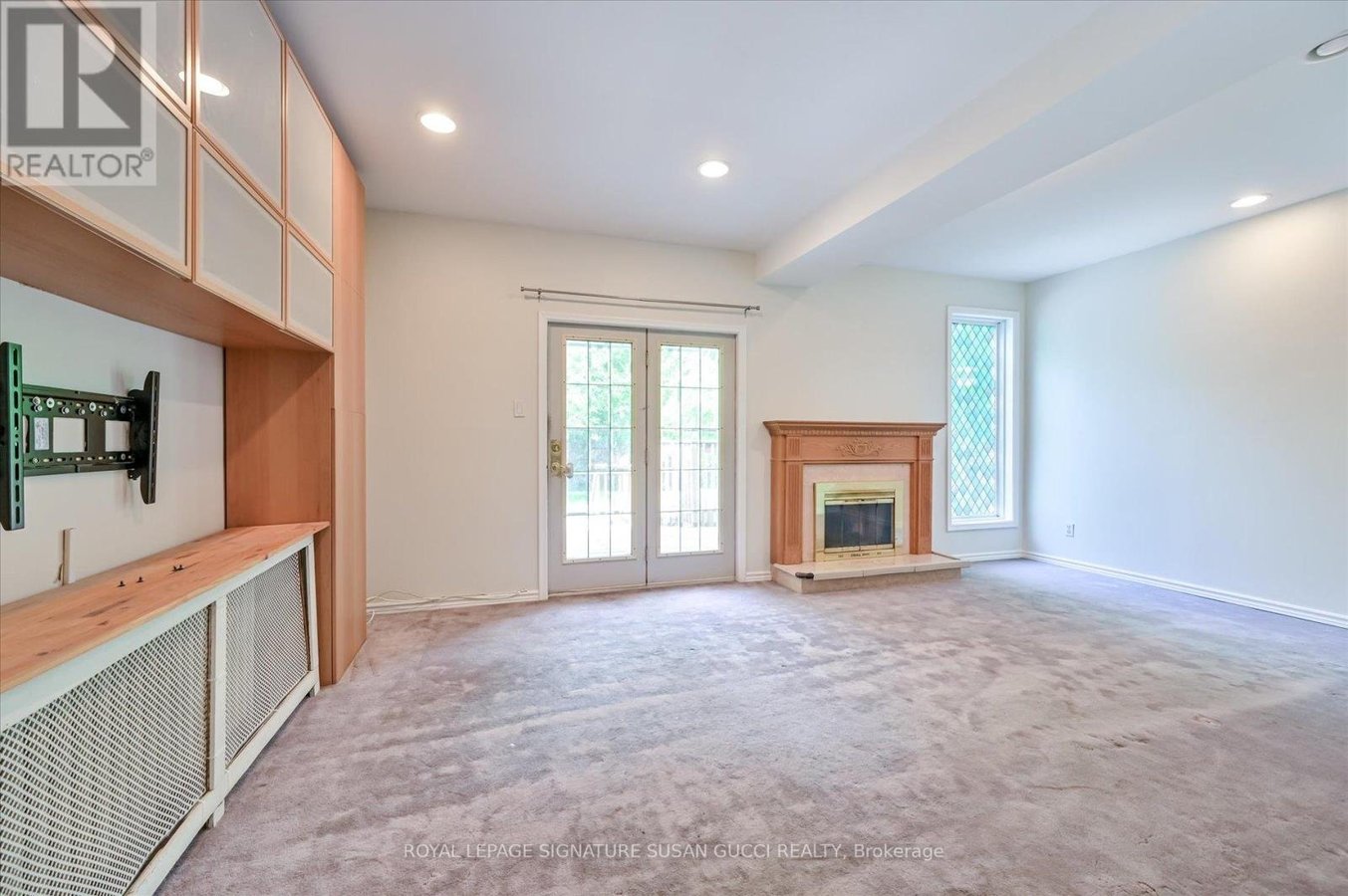 MAIN - 32 MARILYN CRESCENT - Photo 9