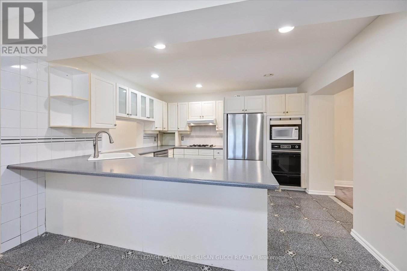MAIN - 32 MARILYN CRESCENT - Photo 14