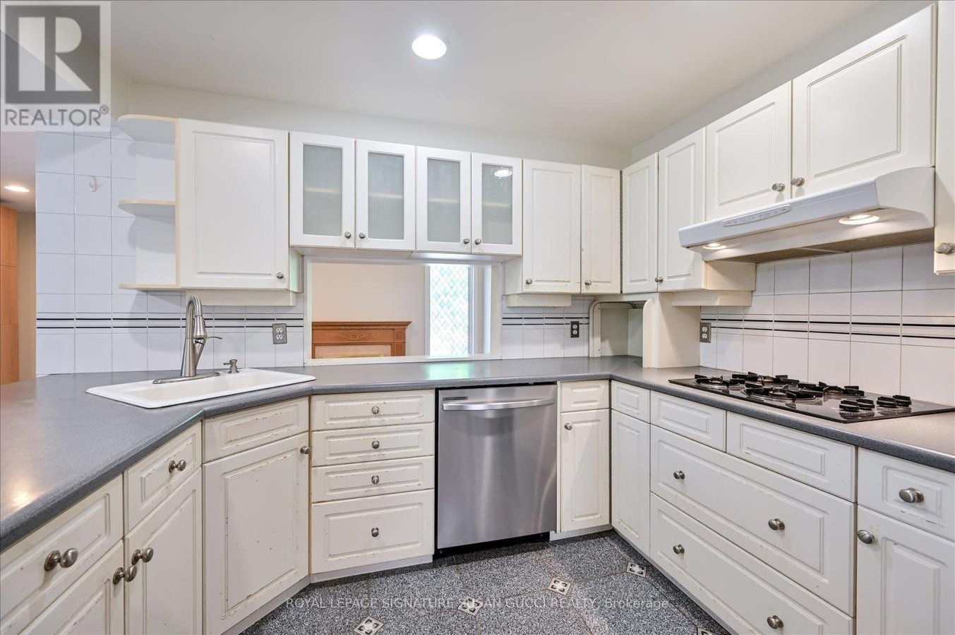 MAIN - 32 MARILYN CRESCENT - Photo 15