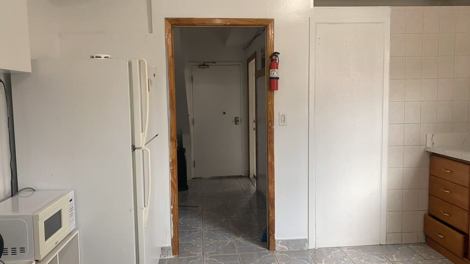 Augusta Avenue - Photo 10