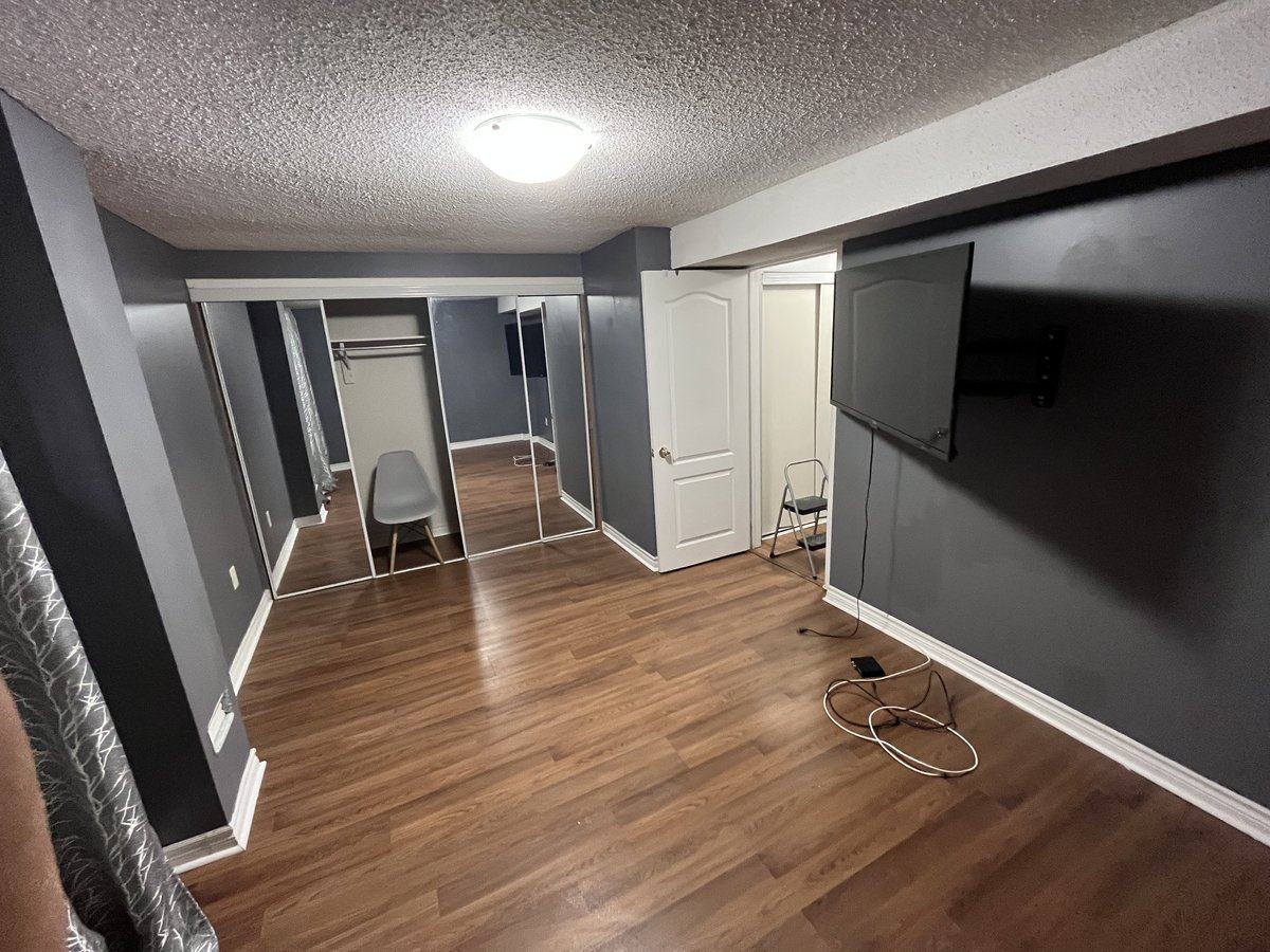 2106 Saint Clair Avenue West - Photo 4