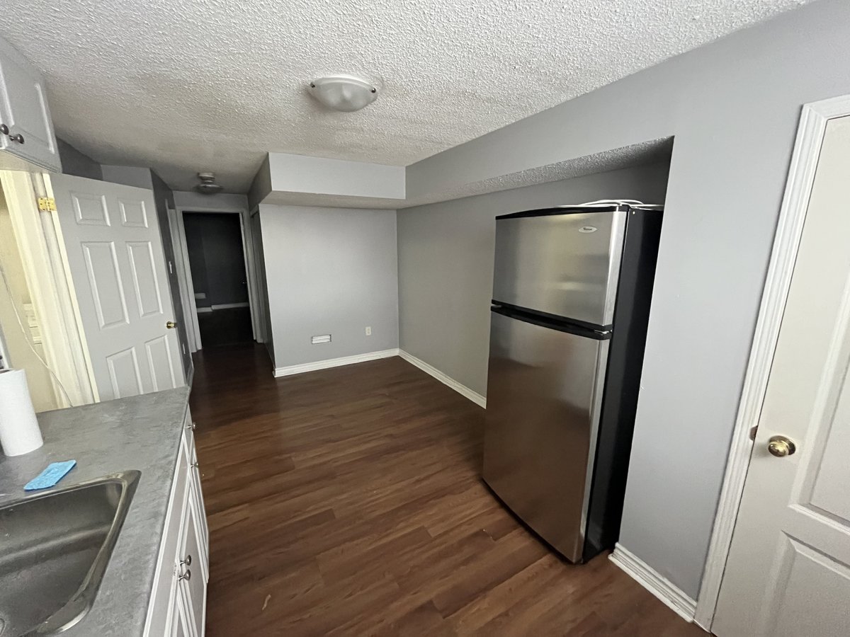 2106 Saint Clair Avenue West - Photo 6