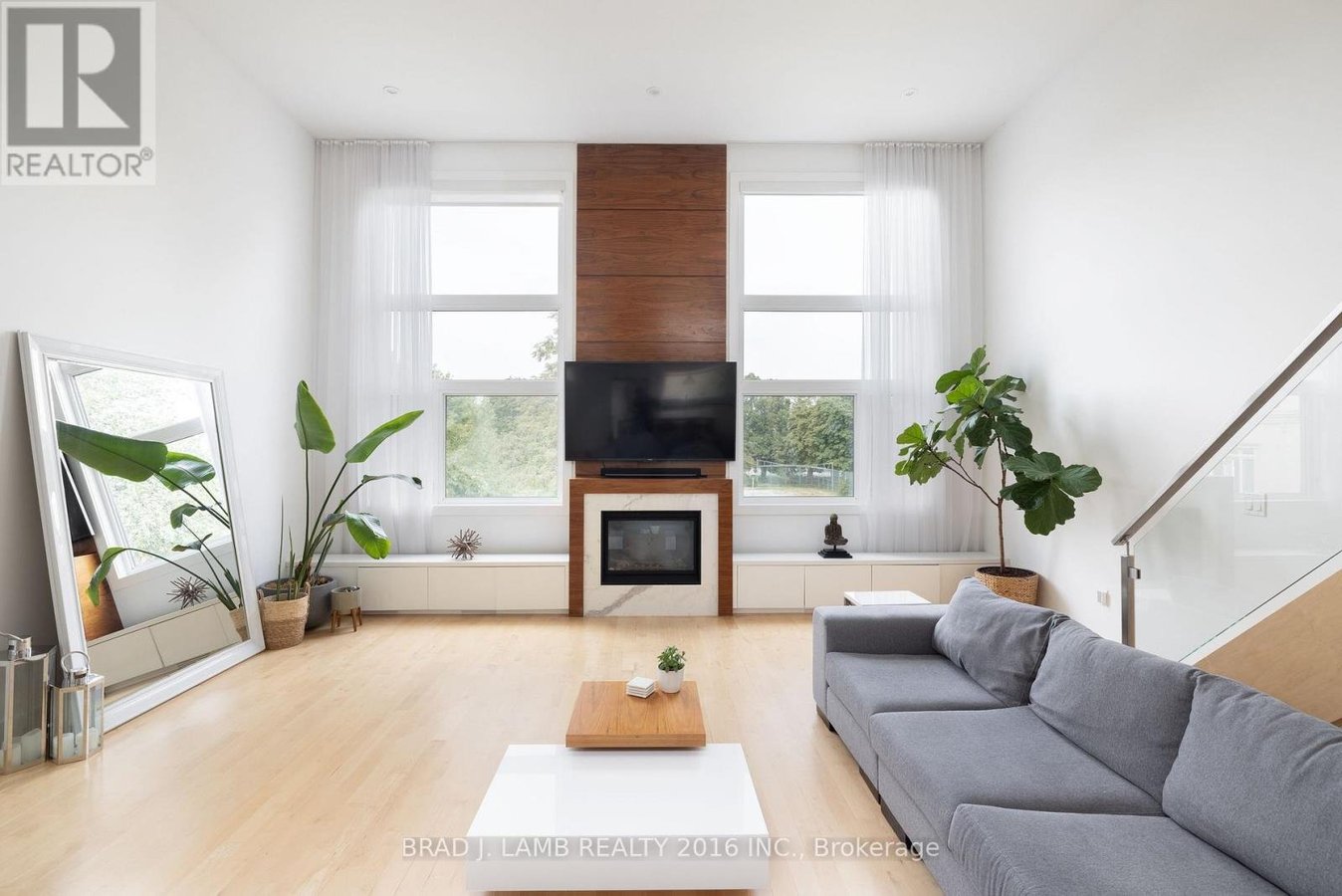 16 EGERTON LANE N - Photo 4