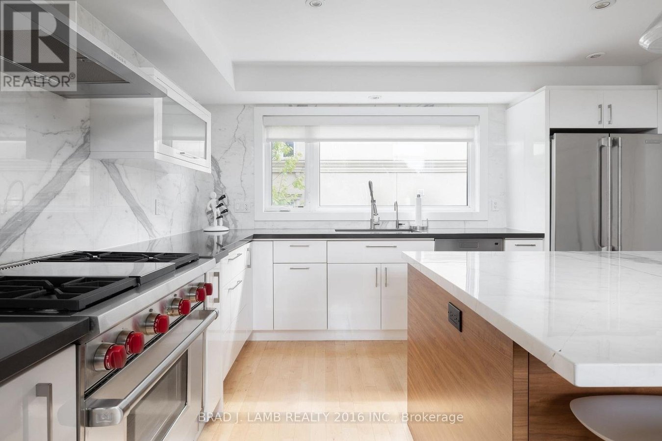 16 EGERTON LANE N - Photo 5