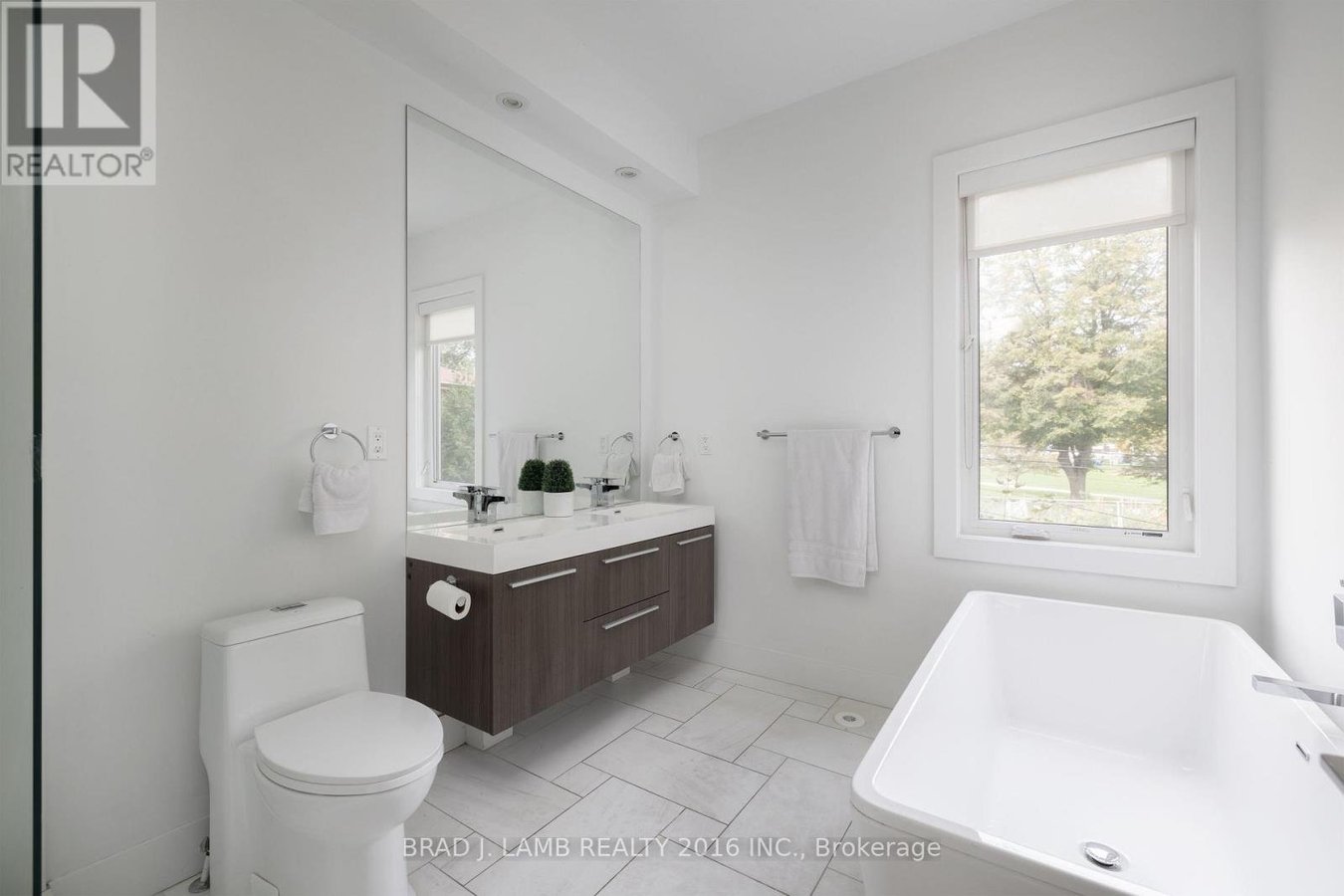 16 EGERTON LANE N - Photo 8