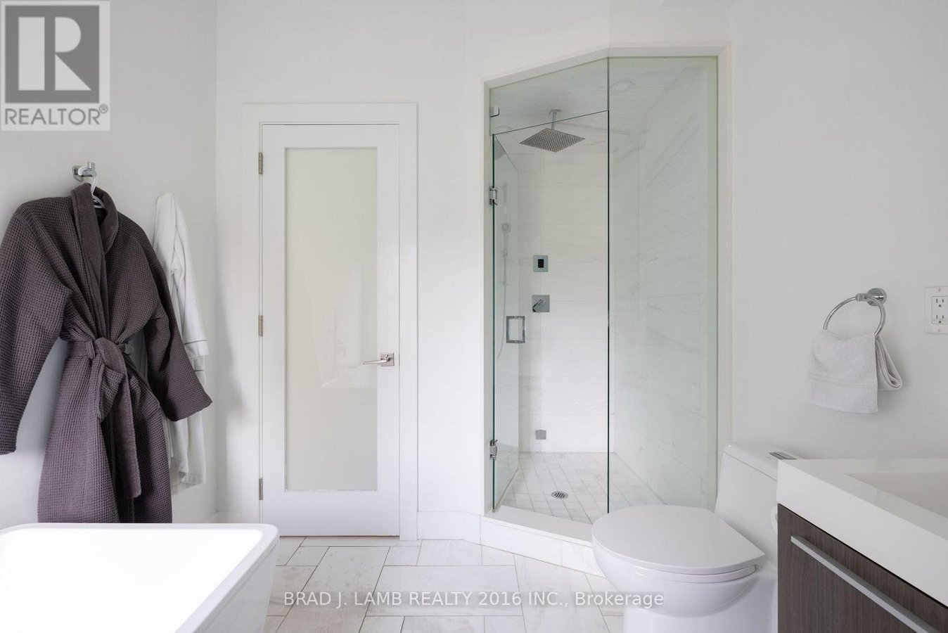 16 EGERTON LANE N - Photo 10