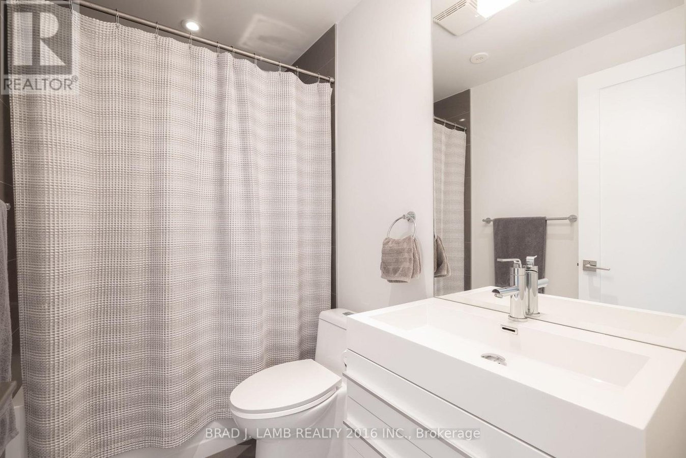 16 EGERTON LANE N - Photo 12