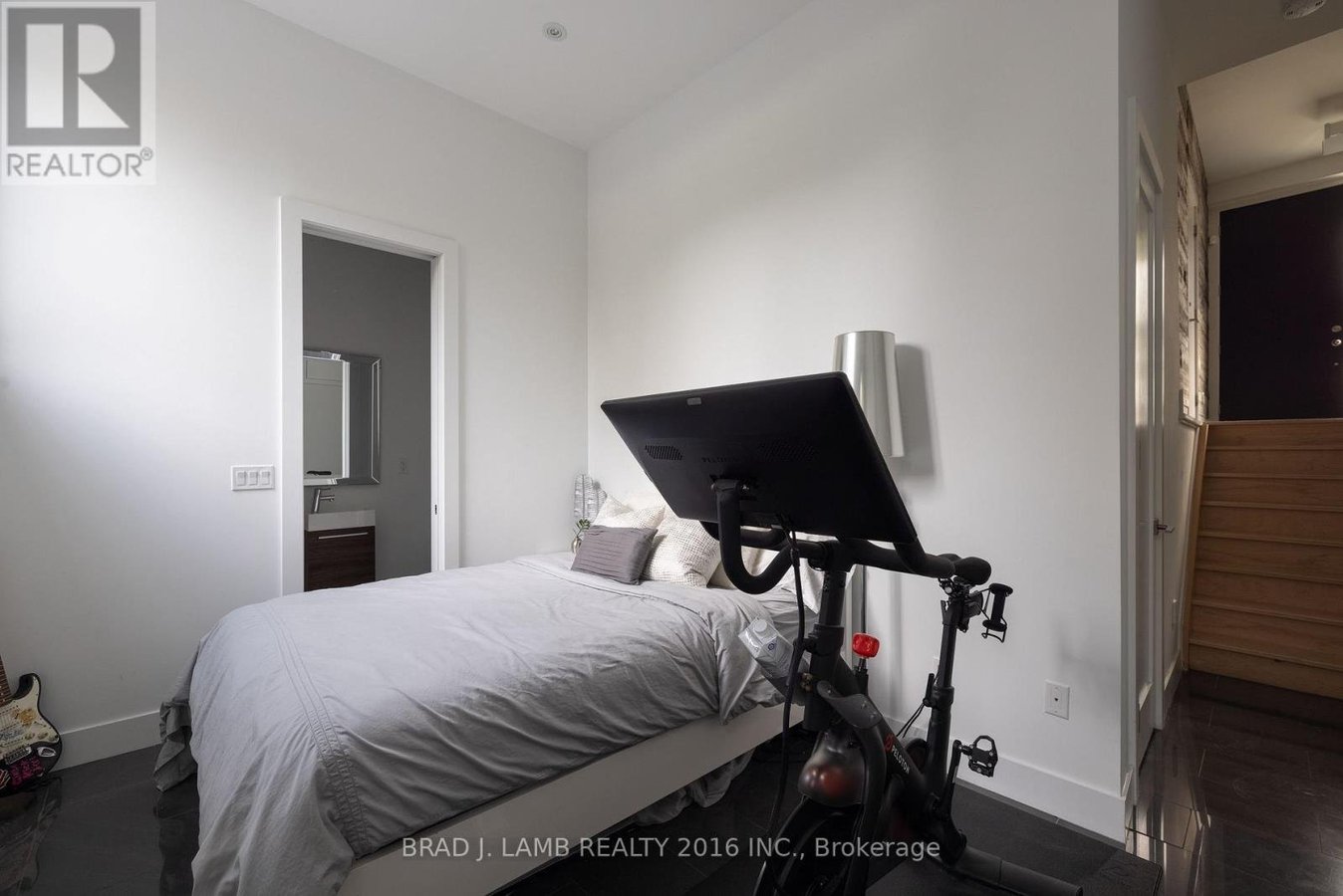 16 EGERTON LANE N - Photo 18