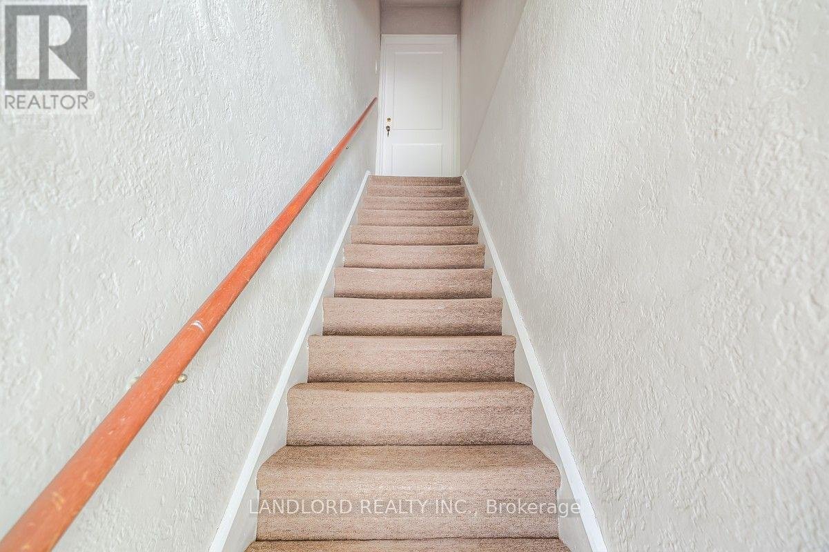 UPPER - 20 ACACIA ROAD - Photo 4