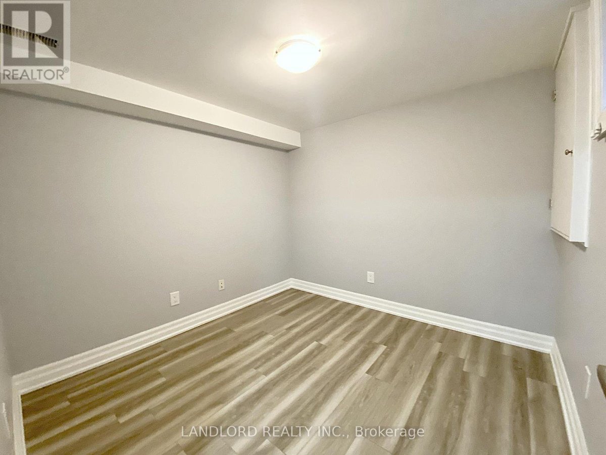 BSMT - 1001 COSBURN AVENUE - Photo 18