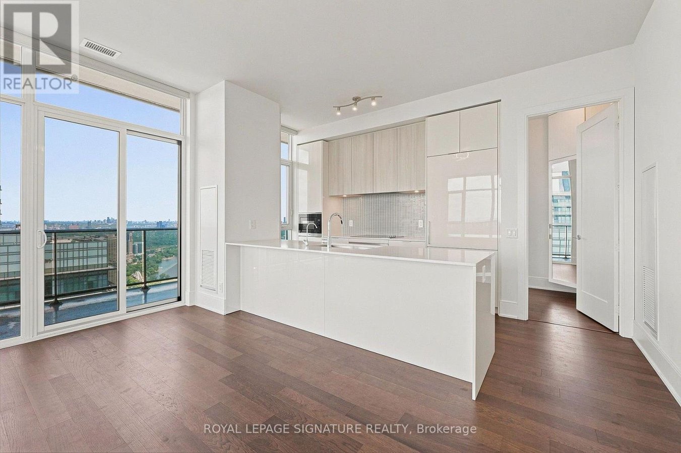 LPH 1 - 70 ANNIE CRAIG DRIVE - Photo 8