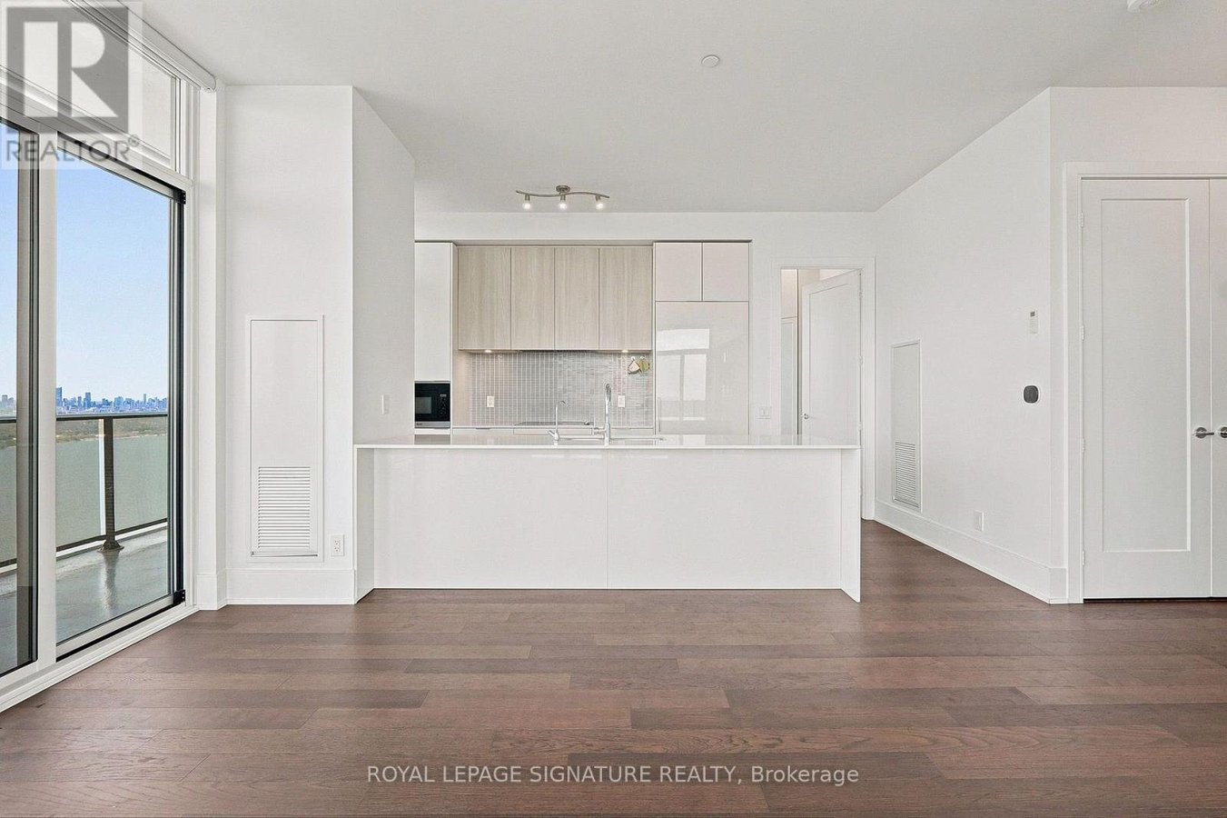 LPH 1 - 70 ANNIE CRAIG DRIVE - Photo 9