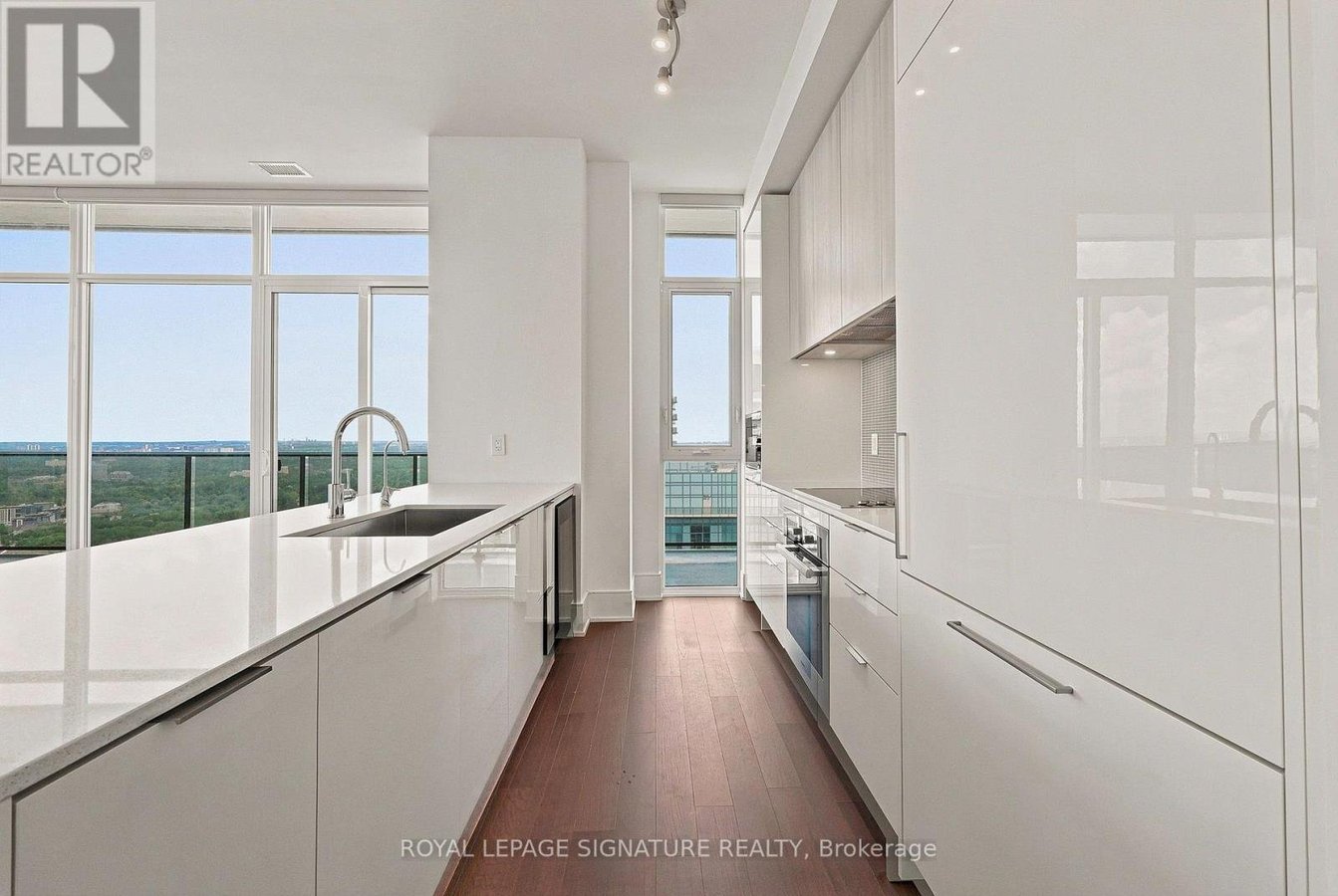 LPH 1 - 70 ANNIE CRAIG DRIVE - Photo 10