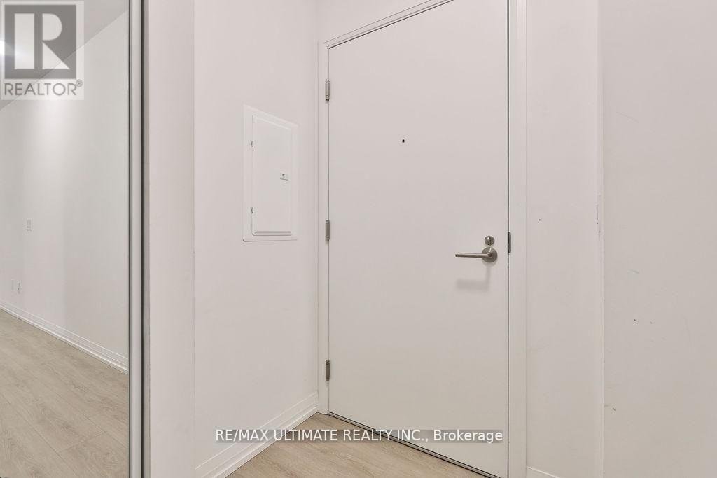 515 - 8 WIDMER STREET - Photo 4