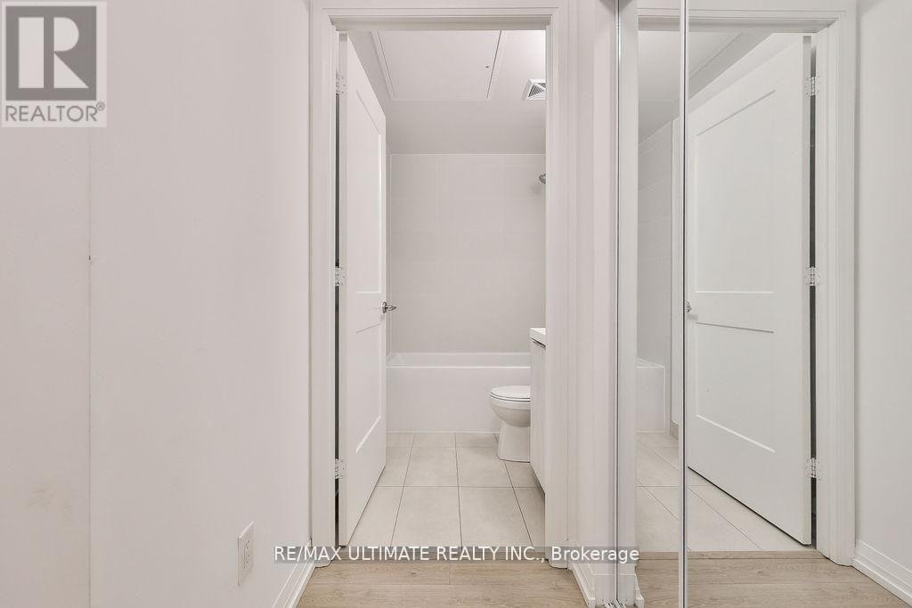 515 - 8 WIDMER STREET - Photo 5