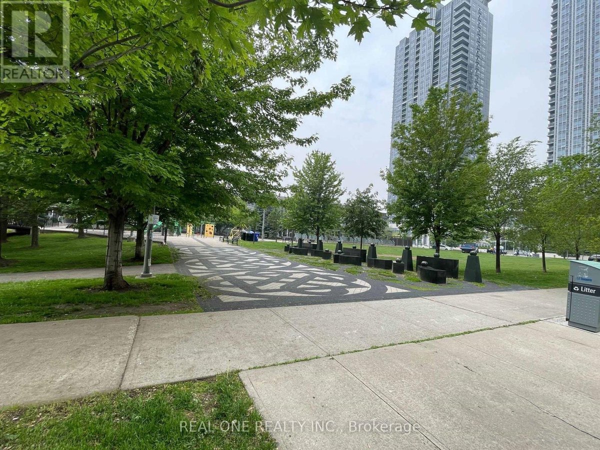 1912 - 181 VILLAGE GREEN SQUARE - Photo 3
