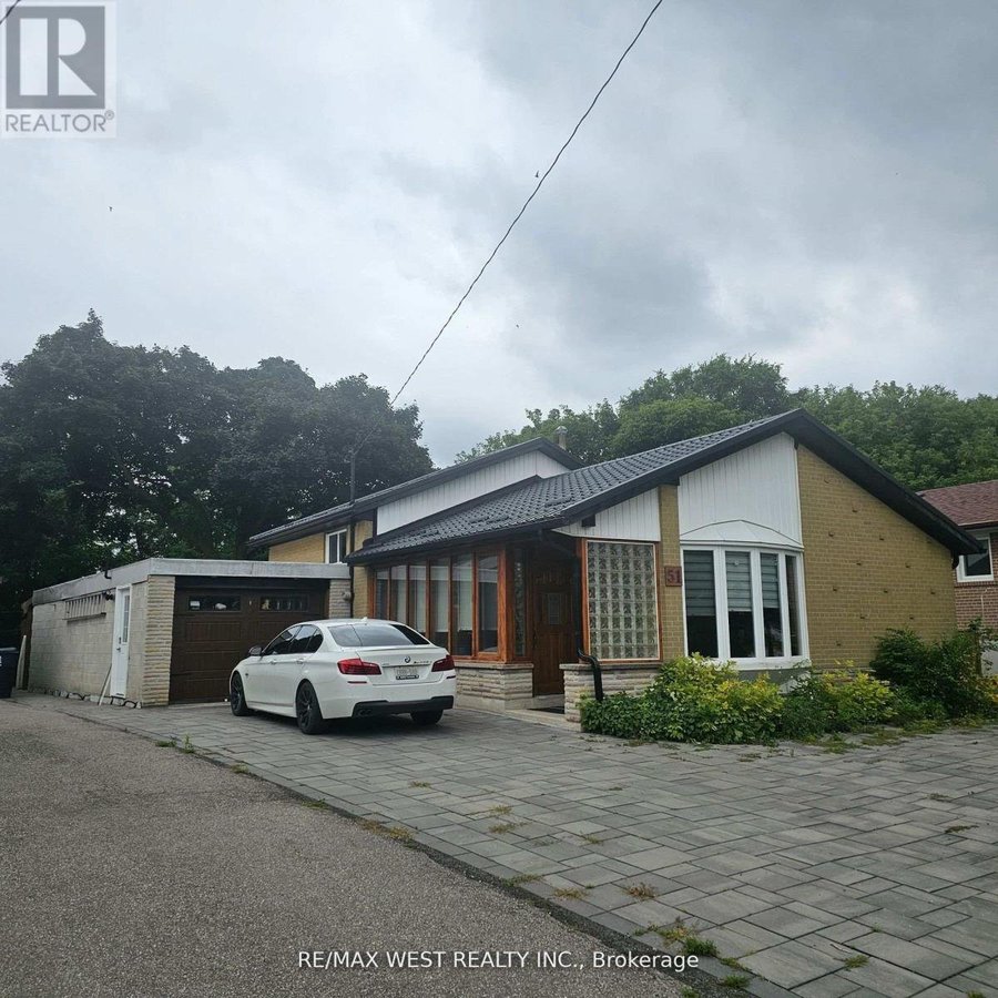 UPPER - 51 MONTERREY DRIVE - Photo 1