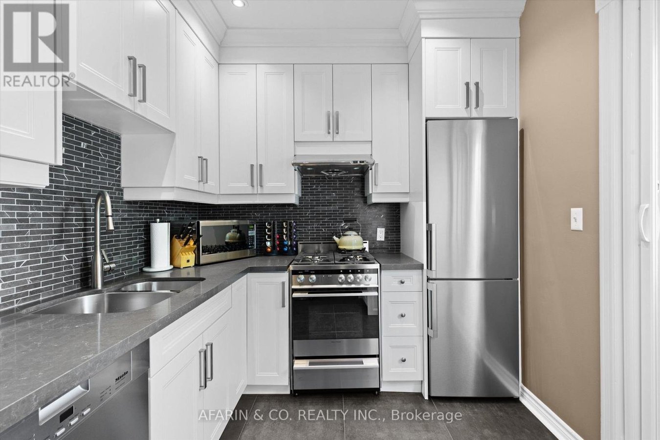 SECOND FLOOR & LOFT - 48 NASSAU STREET - Photo 10