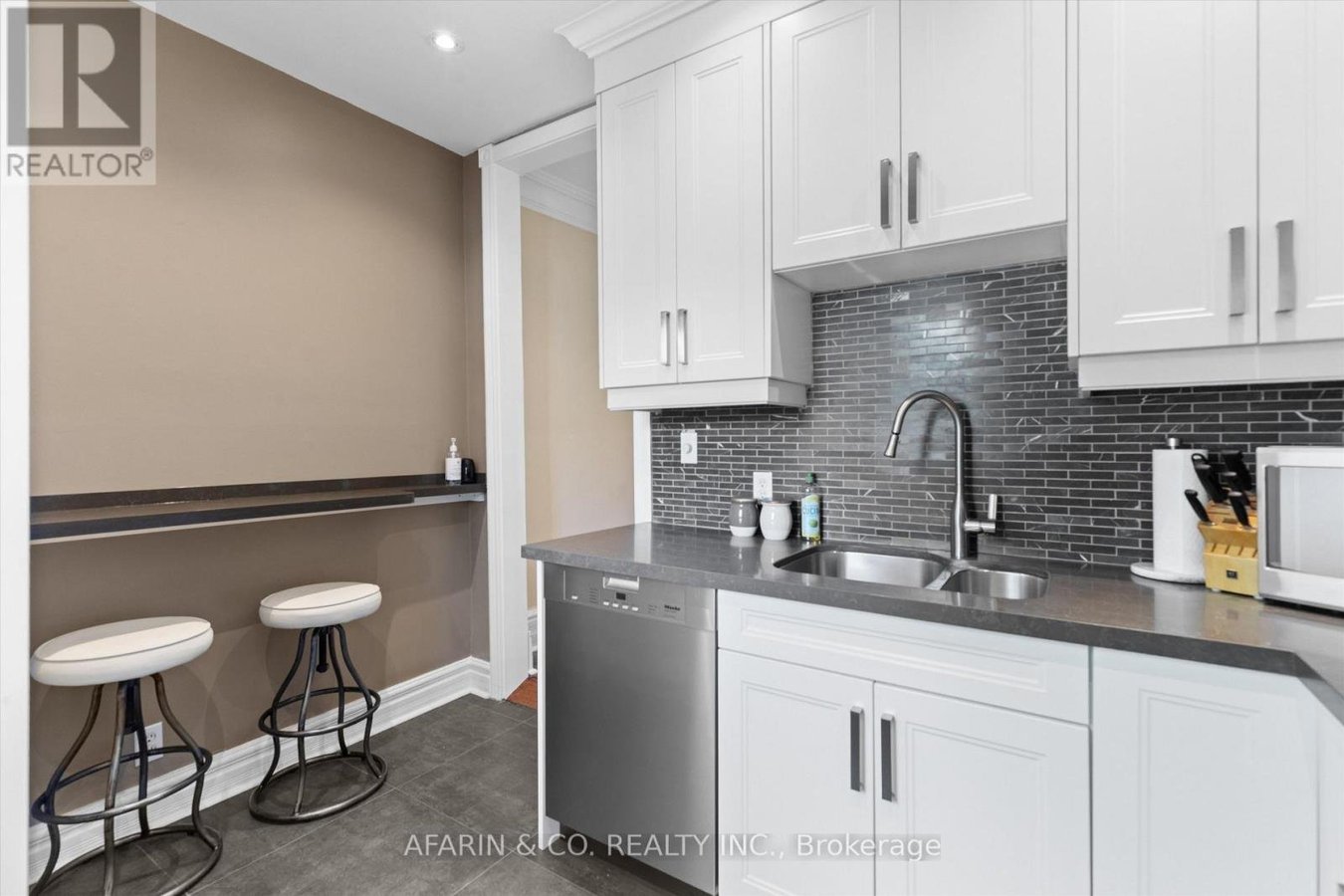 SECOND FLOOR & LOFT - 48 NASSAU STREET - Photo 11