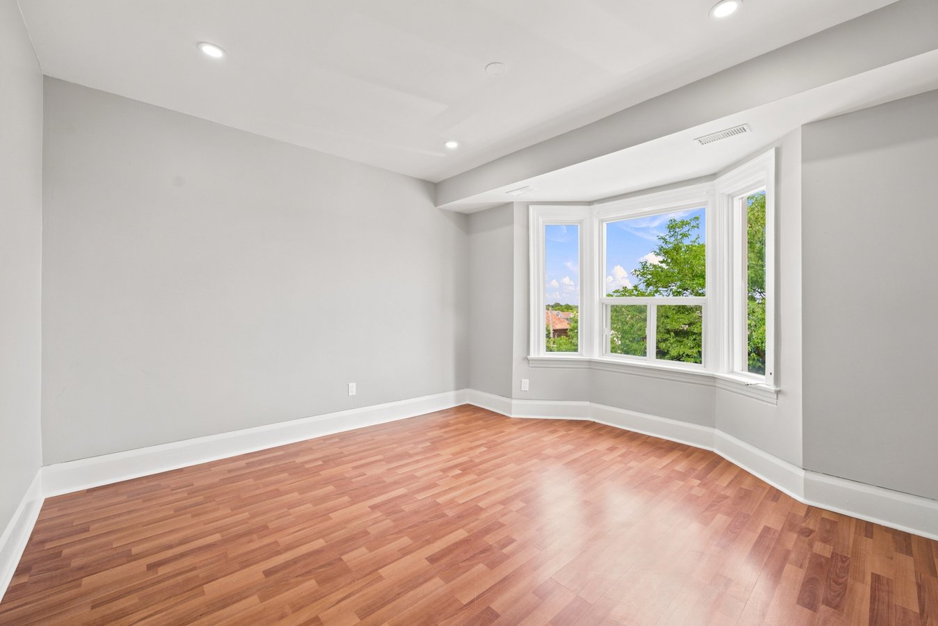 1228 Saint Clair Avenue West - Photo 8