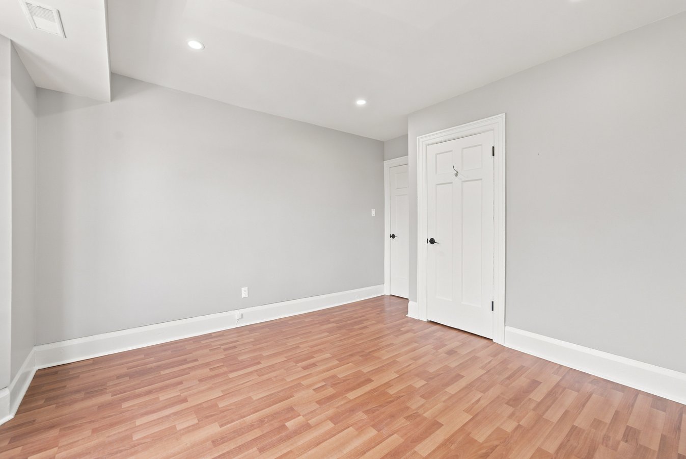 1228 Saint Clair Avenue West - Photo 10