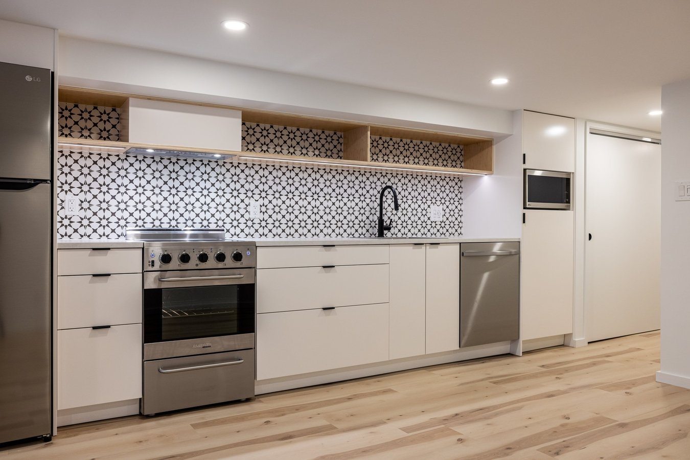 110 Wallace Avenue - Photo 1