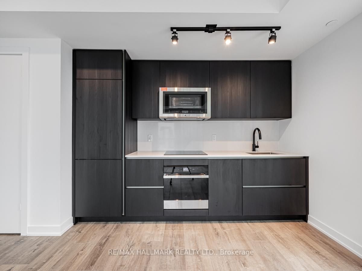327 King Street West - Photo 2