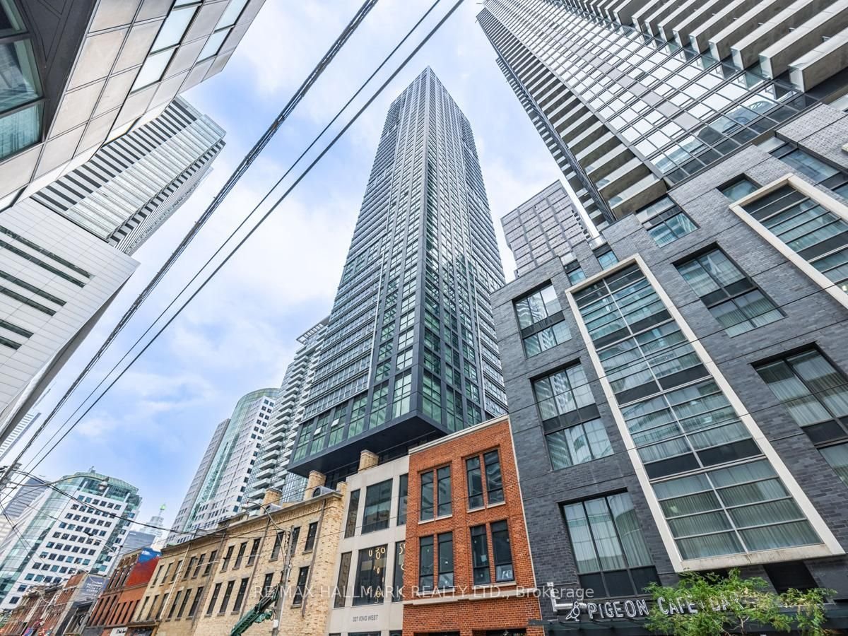 327 King Street West - Photo 1