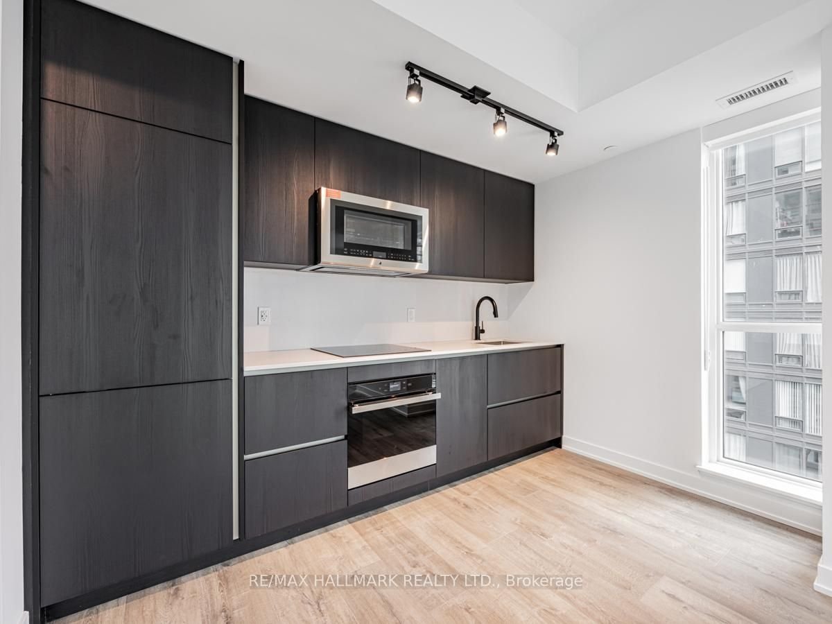 327 King Street West - Photo 3