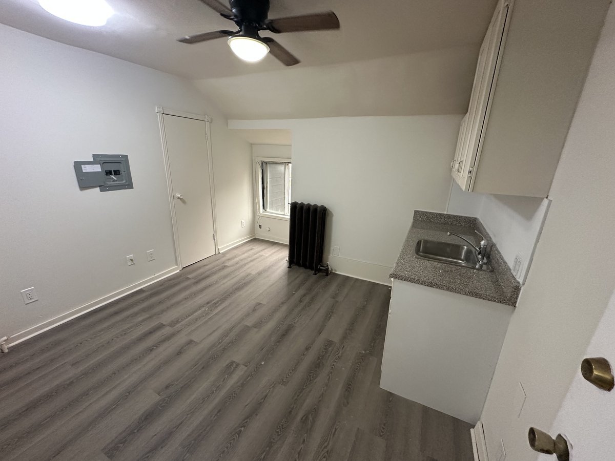 2182 Gerrard Street East - Photo 2