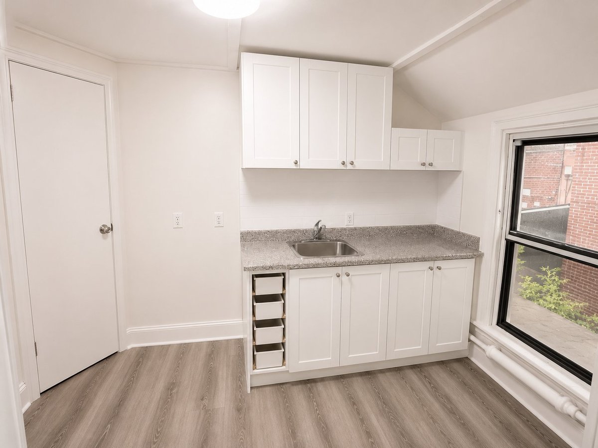 2182 Gerrard Street East - Photo 2