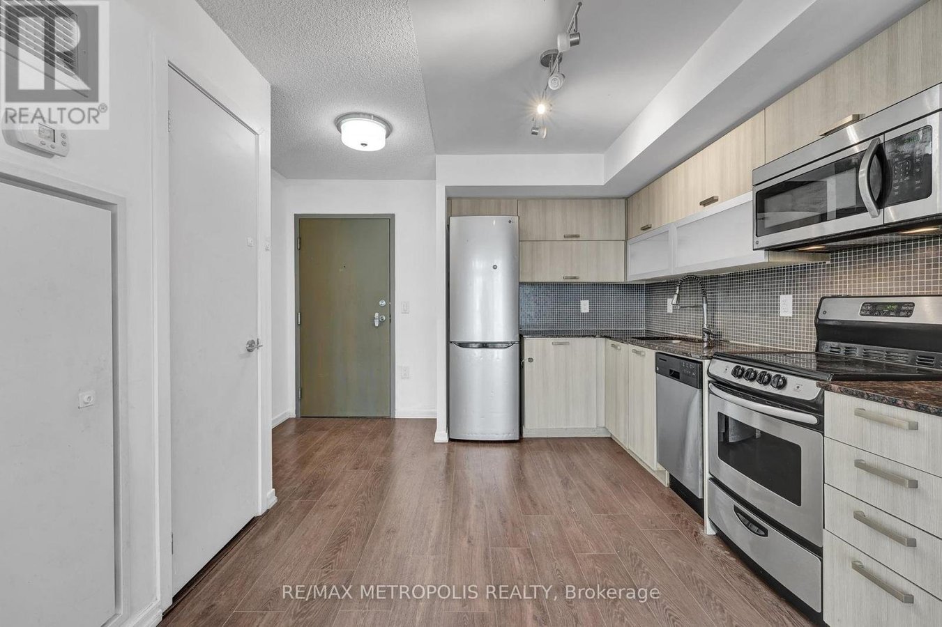 1902W - 36 LISGAR STREET - Photo 5