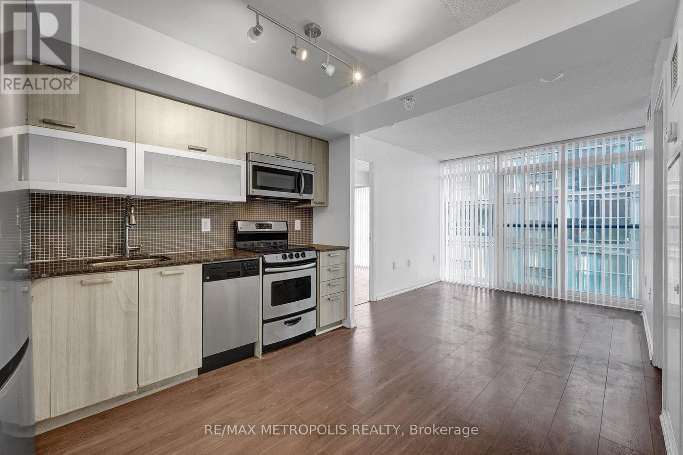 1902W - 36 LISGAR STREET - Photo 7