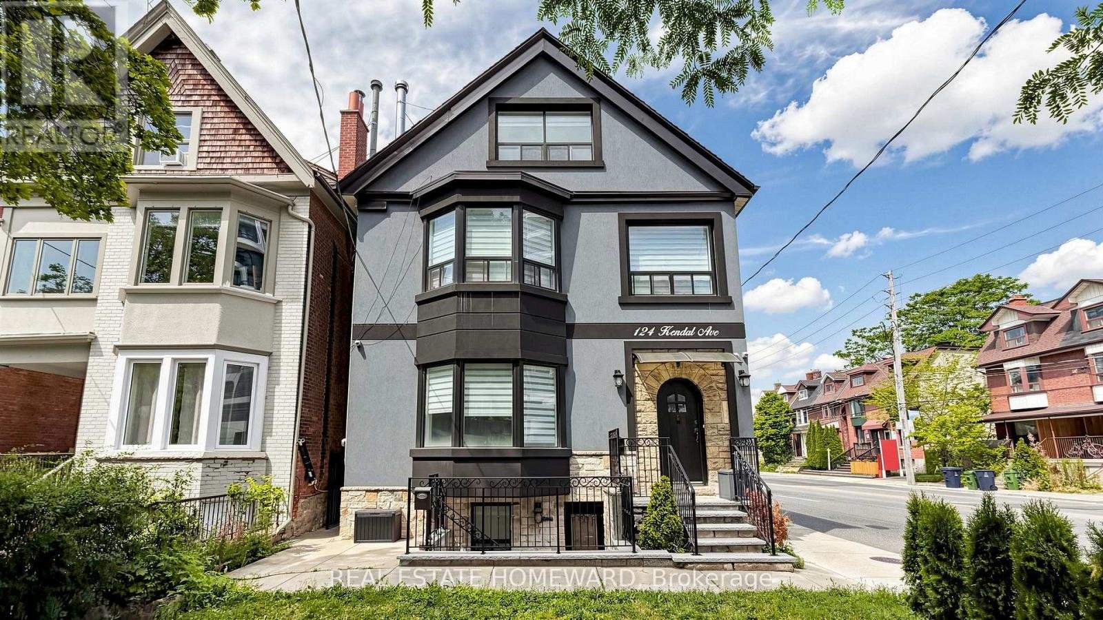 2 - 124 KENDAL AVENUE - Photo 1