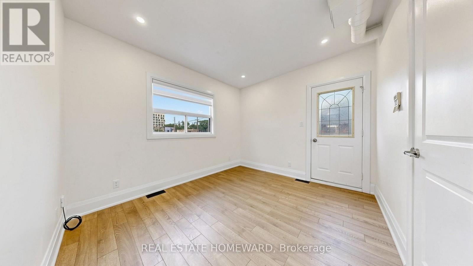 2 - 124 KENDAL AVENUE - Photo 4