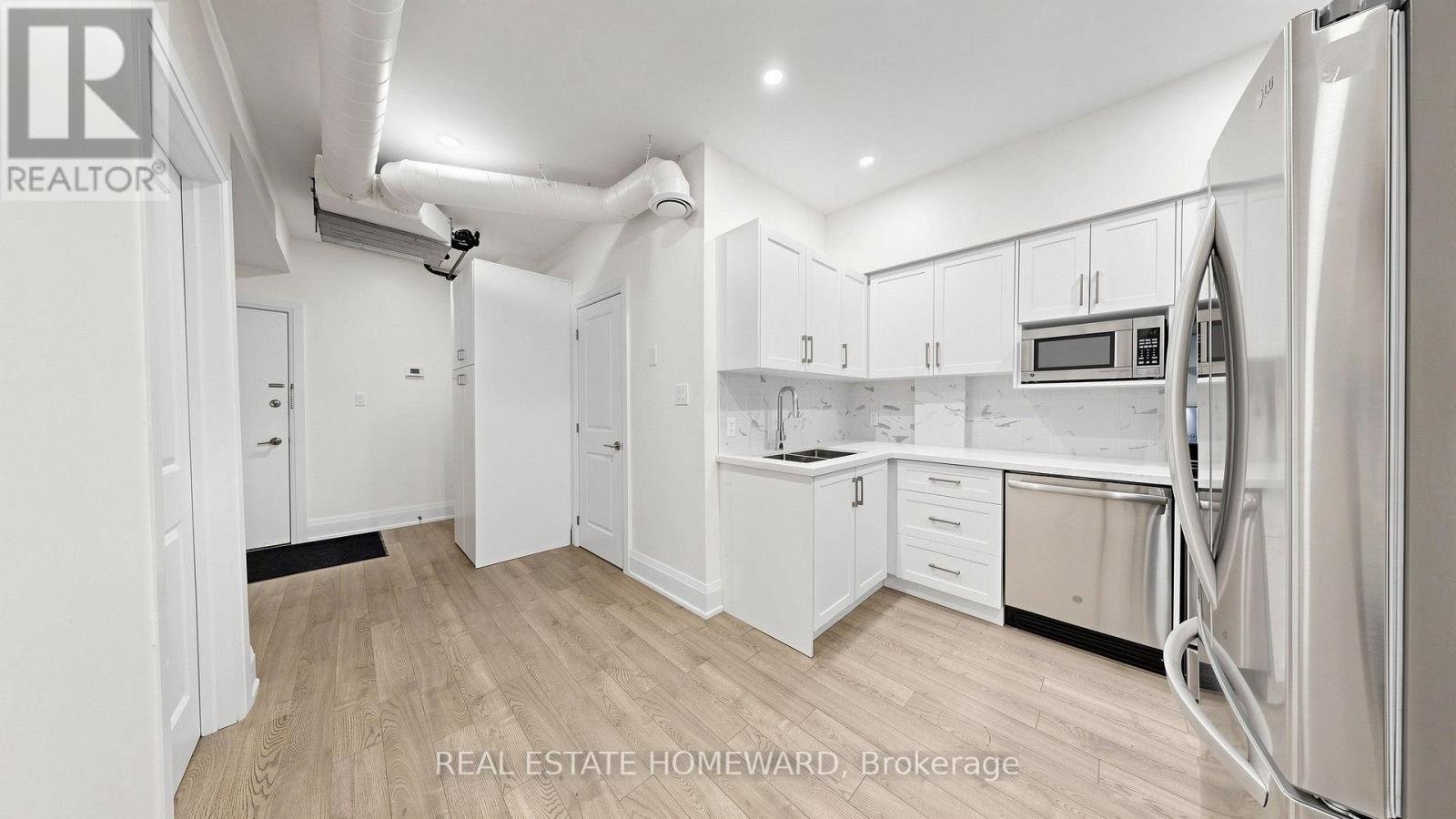 2 - 124 KENDAL AVENUE - Photo 2
