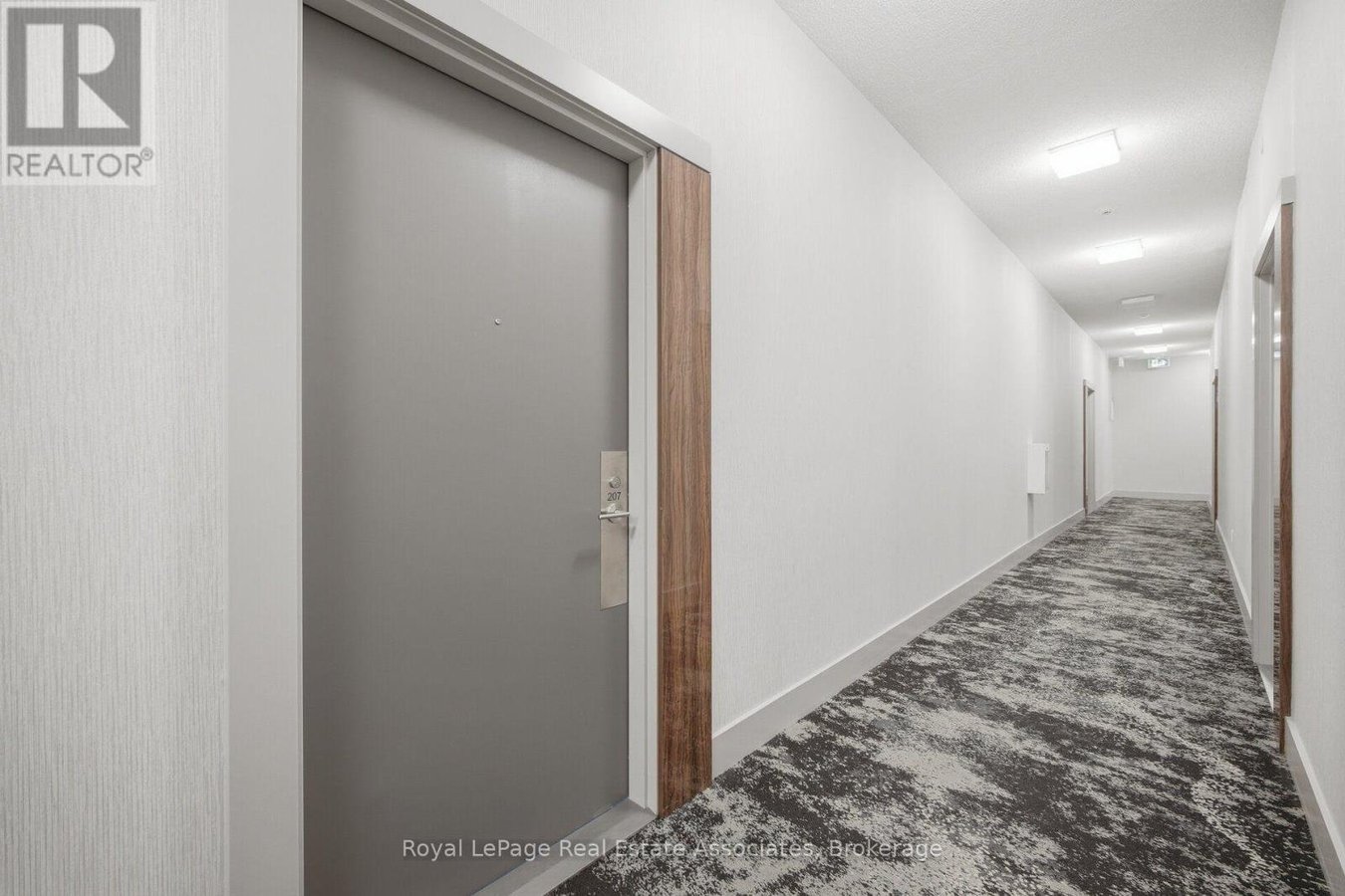 207 - 32 FOREST MANOR ROAD - Photo 4
