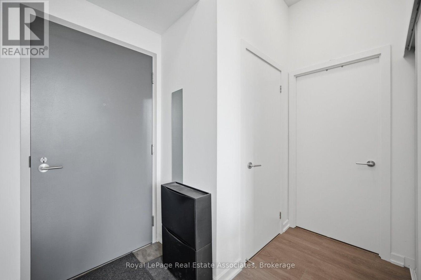 207 - 32 FOREST MANOR ROAD - Photo 5