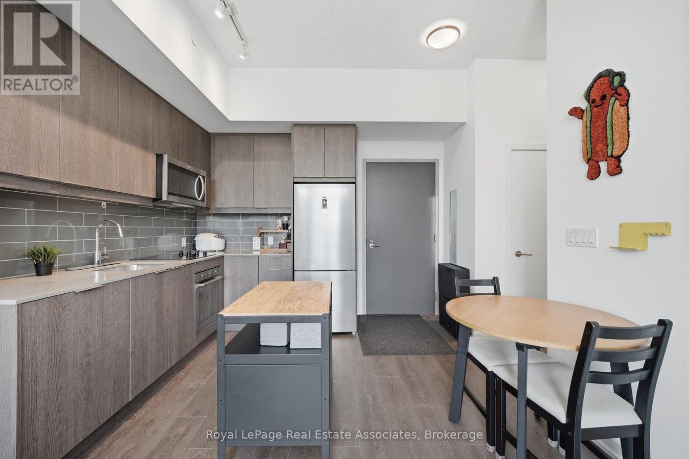 207 - 32 FOREST MANOR ROAD - Photo 8