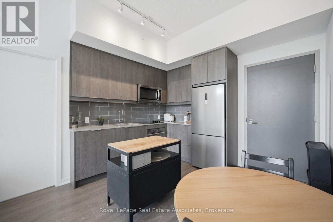 207 - 32 FOREST MANOR ROAD - Photo 9