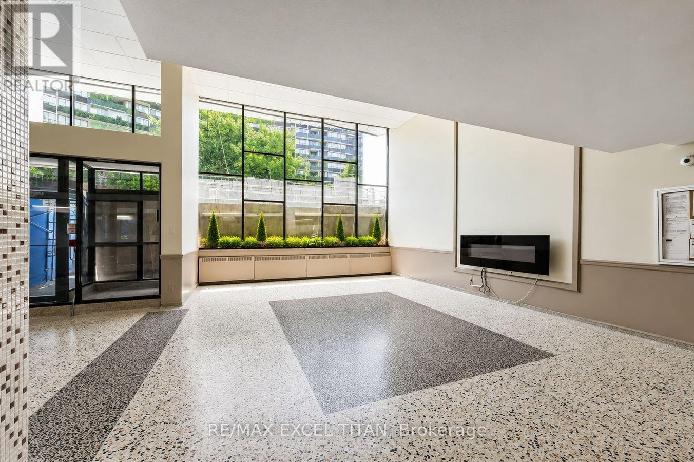 308 - 1385 MIDLAND AVENUE - Photo 3