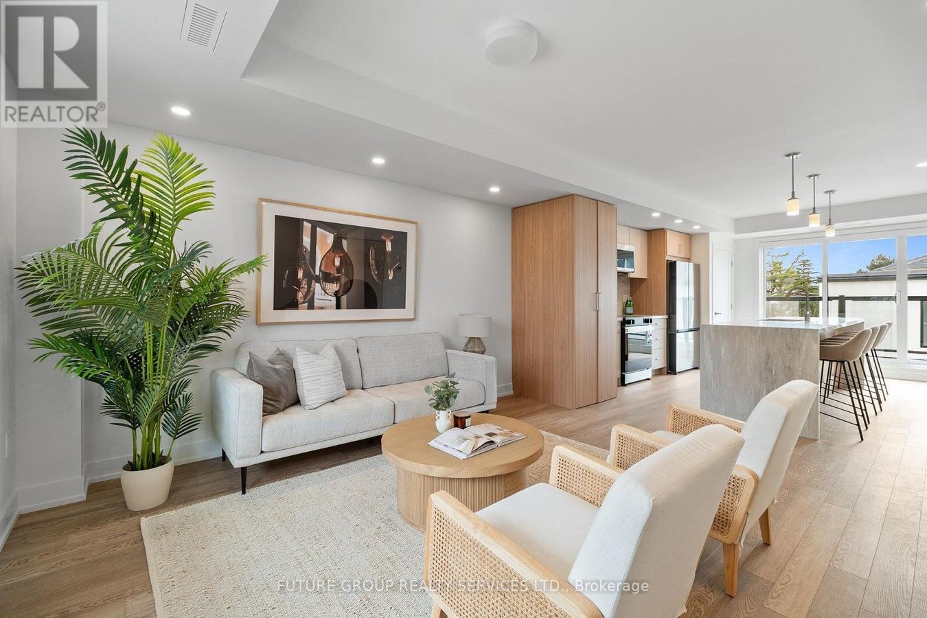 UNIT 3 - 34 POPLAR AVENUE - Photo 1
